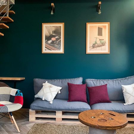 Charming Attic Apartment With Balcony & Swimming Pool Ντεζεντσάνο ντελ Γκάρντα Εξωτερικό φωτογραφία