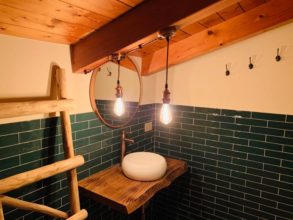 Charming Attic Apartment With Balcony & Swimming Pool Ντεζεντσάνο ντελ Γκάρντα Εξωτερικό φωτογραφία
