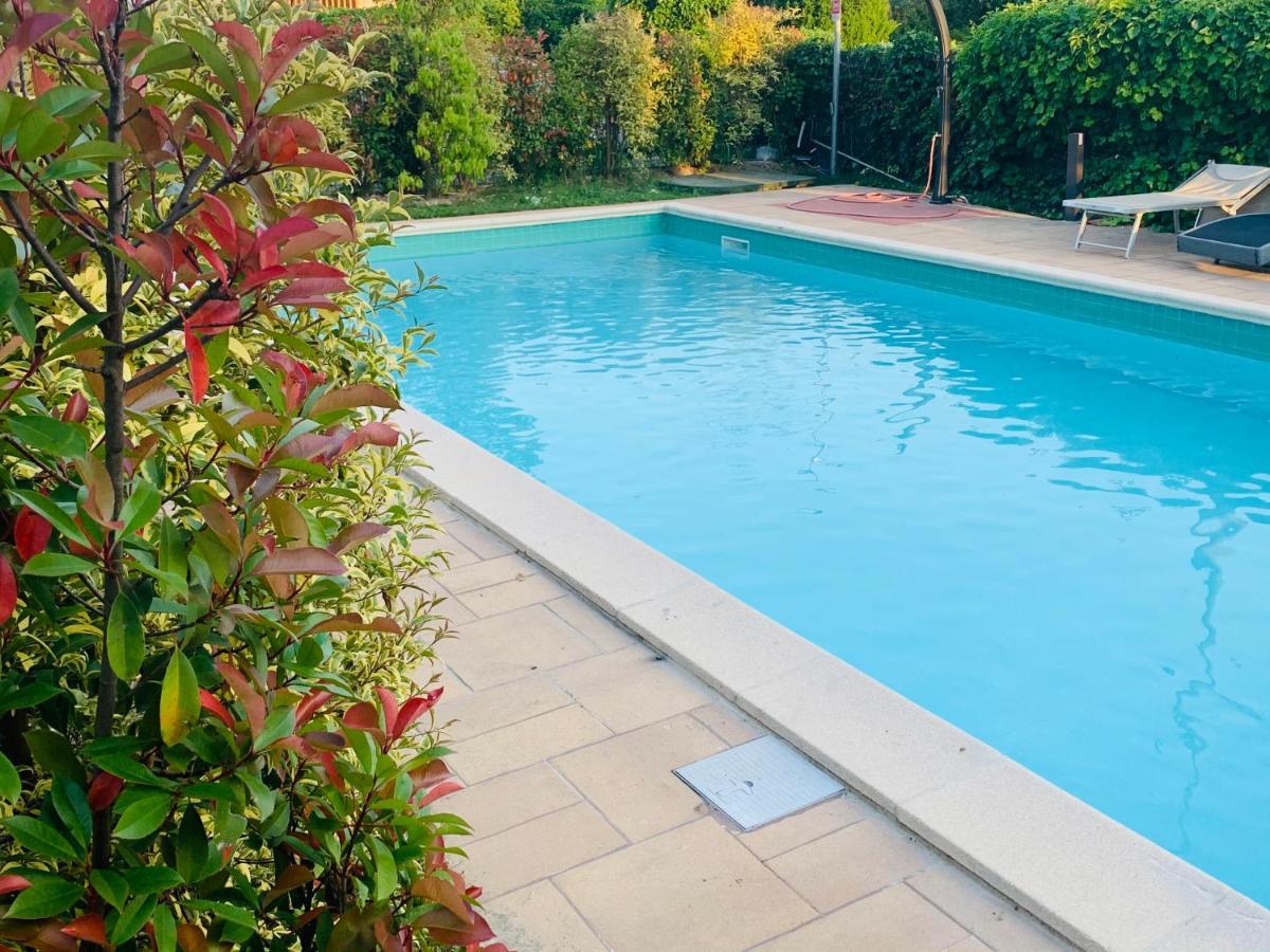 Charming Attic Apartment With Balcony & Swimming Pool Ντεζεντσάνο ντελ Γκάρντα Εξωτερικό φωτογραφία