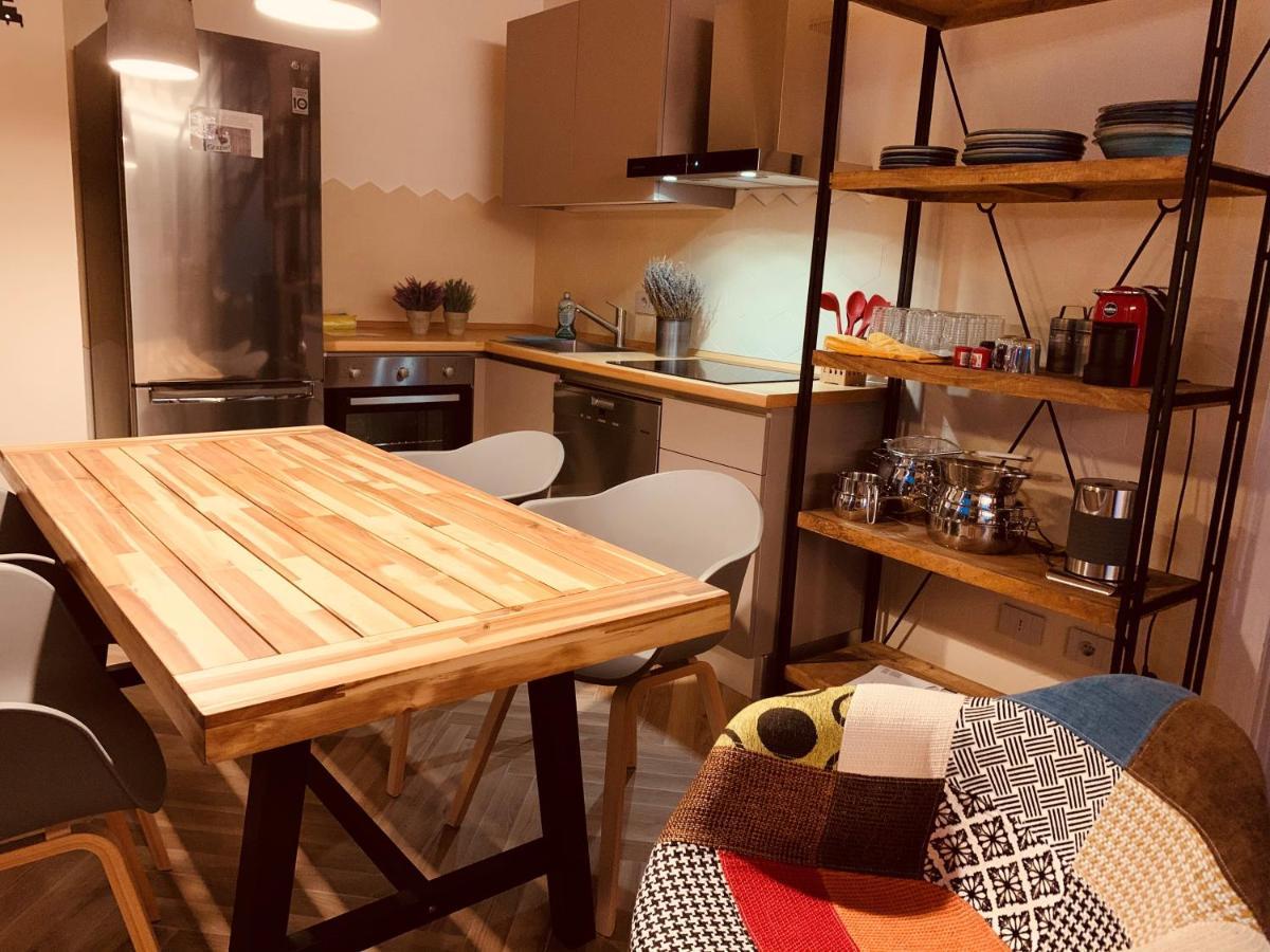 Charming Attic Apartment With Balcony & Swimming Pool Ντεζεντσάνο ντελ Γκάρντα Εξωτερικό φωτογραφία