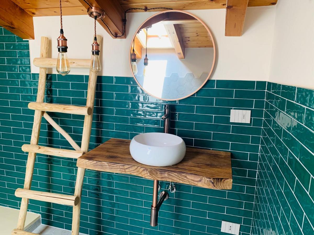 Charming Attic Apartment With Balcony & Swimming Pool Ντεζεντσάνο ντελ Γκάρντα Εξωτερικό φωτογραφία