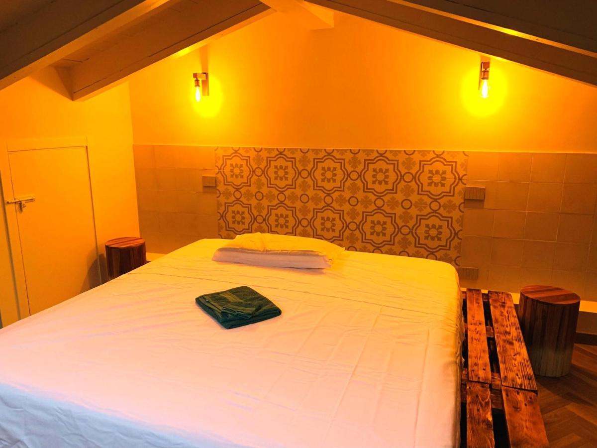 Charming Attic Apartment With Balcony & Swimming Pool Ντεζεντσάνο ντελ Γκάρντα Εξωτερικό φωτογραφία