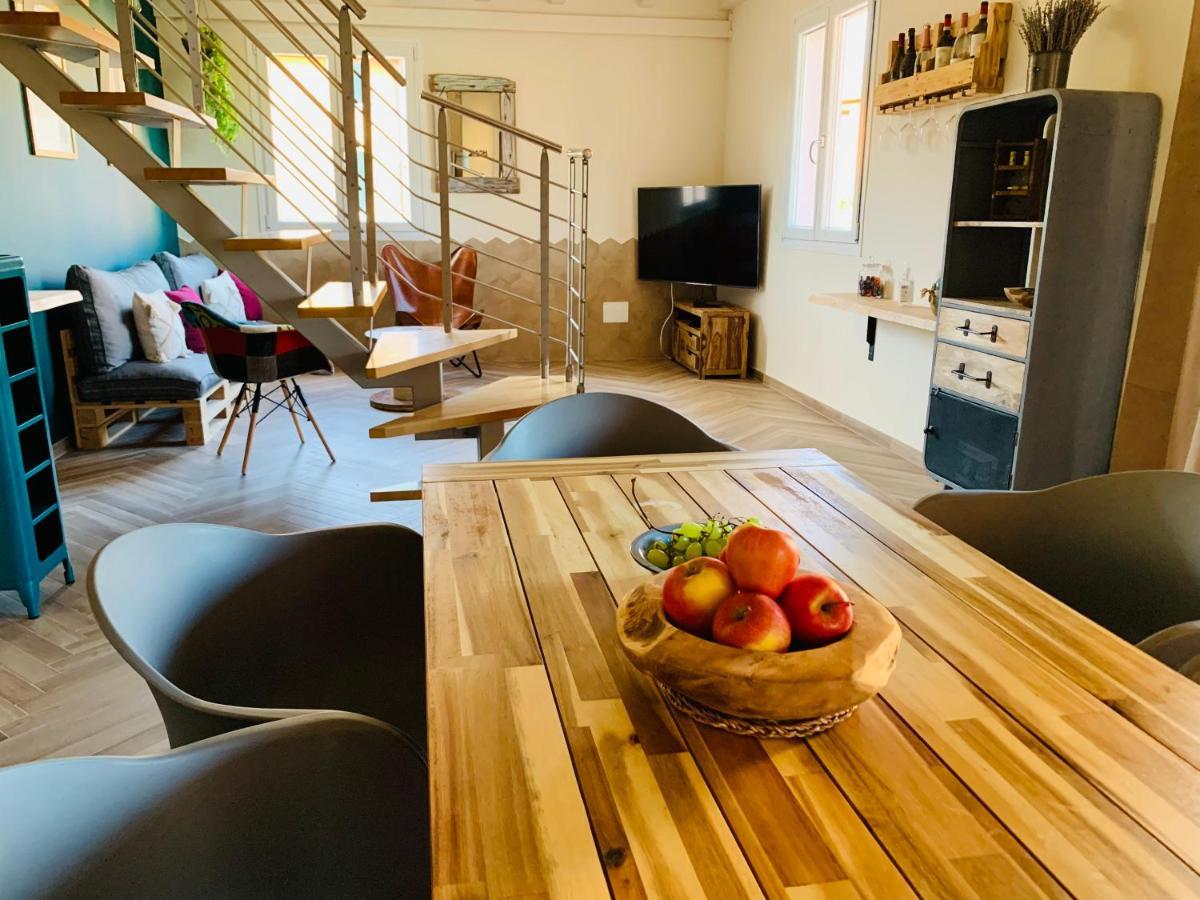 Charming Attic Apartment With Balcony & Swimming Pool Ντεζεντσάνο ντελ Γκάρντα Εξωτερικό φωτογραφία