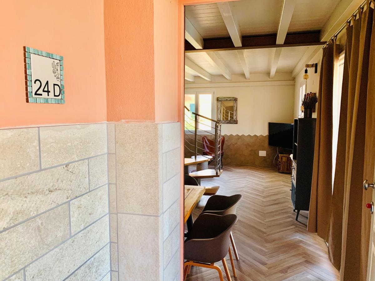 Charming Attic Apartment With Balcony & Swimming Pool Ντεζεντσάνο ντελ Γκάρντα Εξωτερικό φωτογραφία