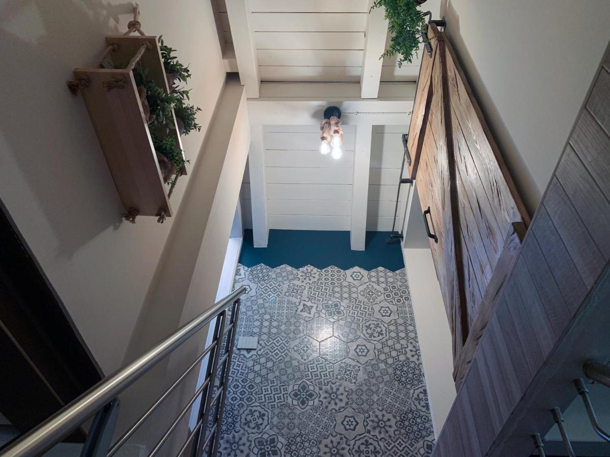 Charming Attic Apartment With Balcony & Swimming Pool Ντεζεντσάνο ντελ Γκάρντα Εξωτερικό φωτογραφία