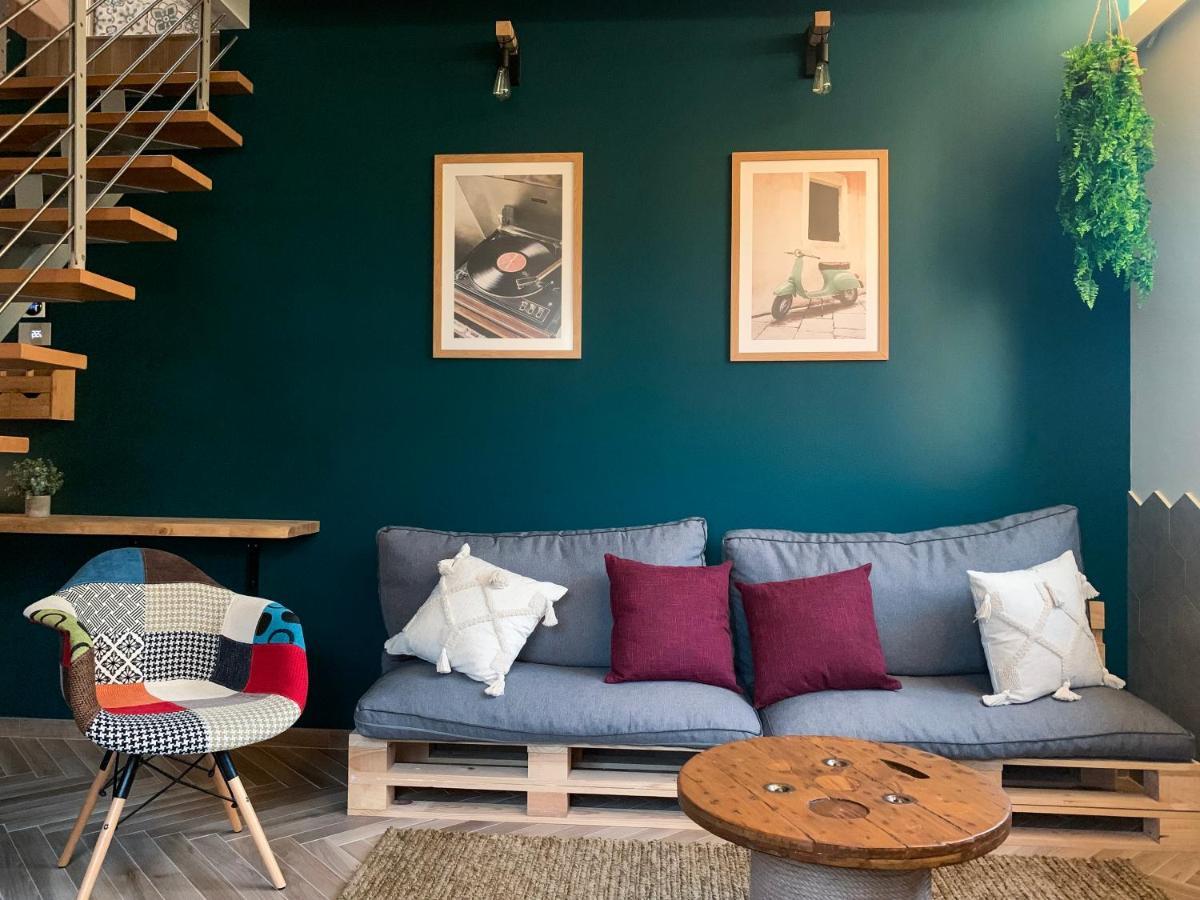 Charming Attic Apartment With Balcony & Swimming Pool Ντεζεντσάνο ντελ Γκάρντα Εξωτερικό φωτογραφία